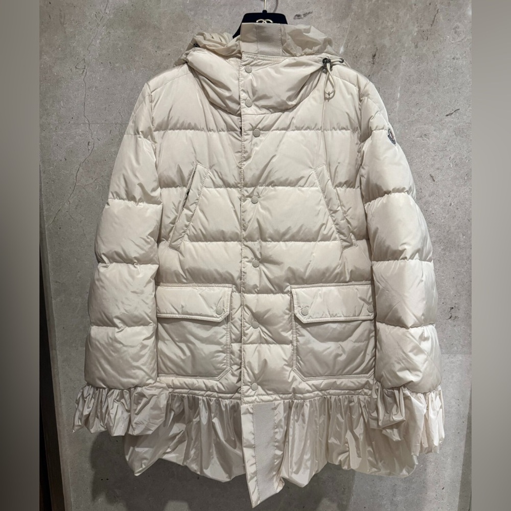 🚩steal authentic Moncler Cream Puffer Jacket with Ruffle Detail